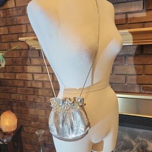 Vintage Gold Metallic Slinky Kiss Lock Purse Silver Lining Metal Chain Crossbody